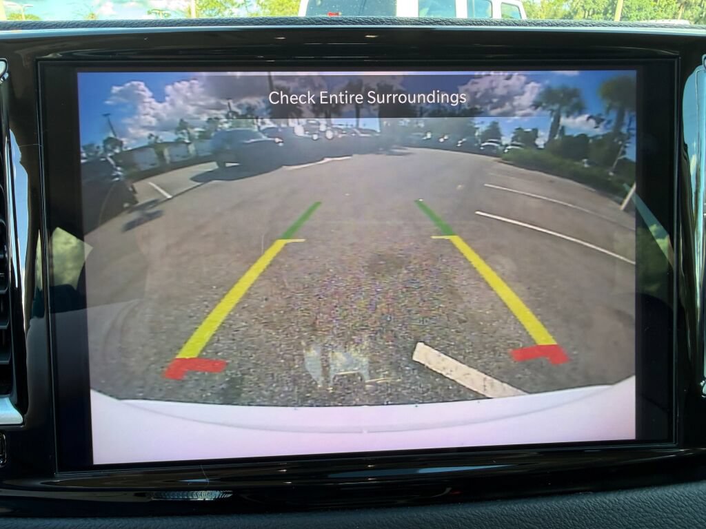 Used 2024 Chrysler Pacifica Touring-L FWD image 28
