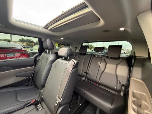 Used 2025 Kia Carnival SX FWD image 26