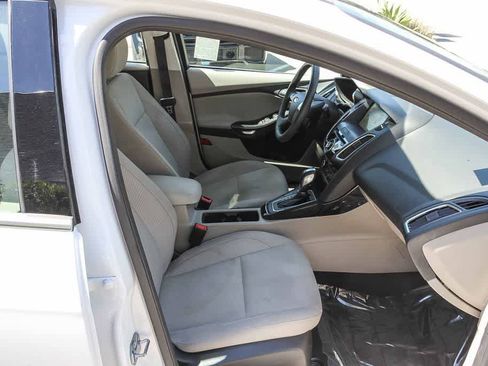 Used 2017 Ford Focus Electric Hatchback FWD image 16