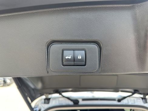 Used 2025 Nissan Rogue SV image 27