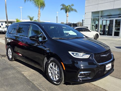 New 2026 Chrysler Pacifica Select image 6