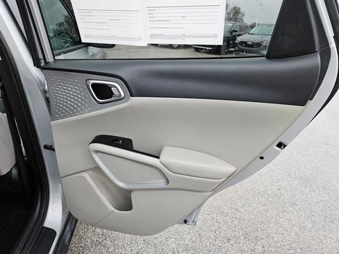 Used 2020 Kia Soul LX image 28