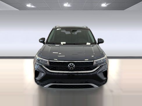 Certified 2024 Volkswagen Taos SE w/ Panoramic Sunroof Package FWD image 6
