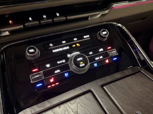 Used 2024 Lincoln Navigator Premiere image 15