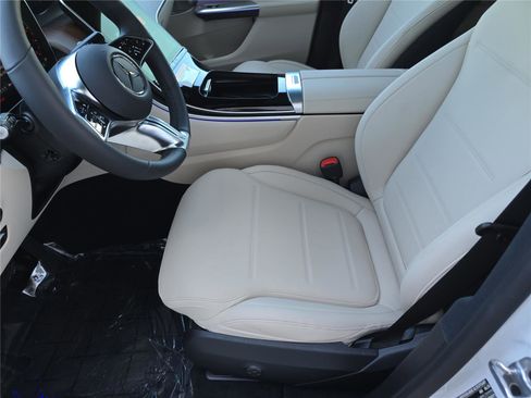 Used 2026 Mercedes-Benz GLC 300 4MATIC image 24