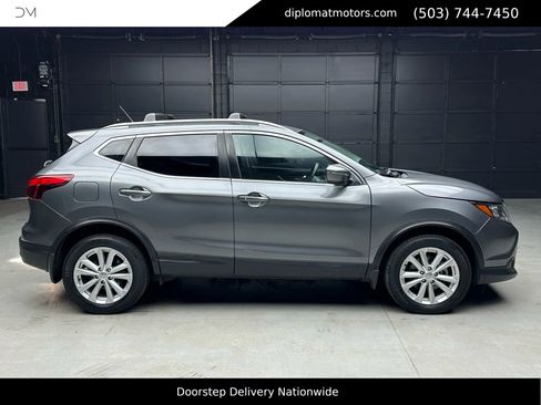 Used 2018 Nissan Rogue Sport SV image 7