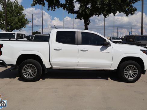 Used 2023 Chevrolet Colorado LT w/ LT Convenience Package II RWD image 2