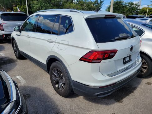 Used 2023 Volkswagen Tiguan SE FWD image 3