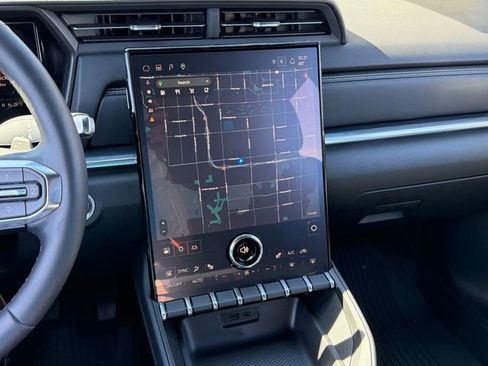 Used 2025 GMC Terrain Elevation w/ Elevation Premium Package image 17