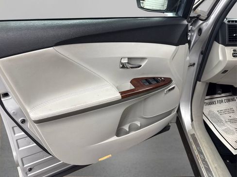 Used 2012 Toyota Venza Limited image 24