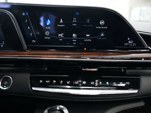 Used 2023 Cadillac Escalade Premium Luxury AWD/4WD image 19
