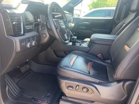 Used 2023 GMC Sierra 1500 AT4 w/ Technology Package AWD/4WD image 3