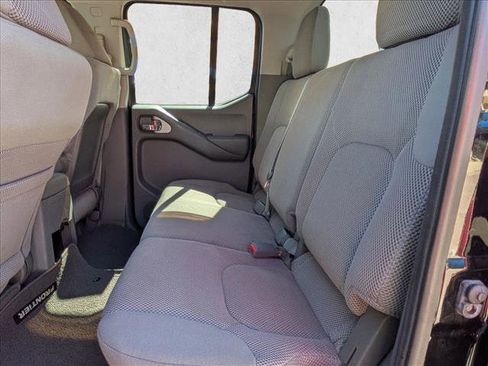 Used 2013 Nissan Frontier SV image 12