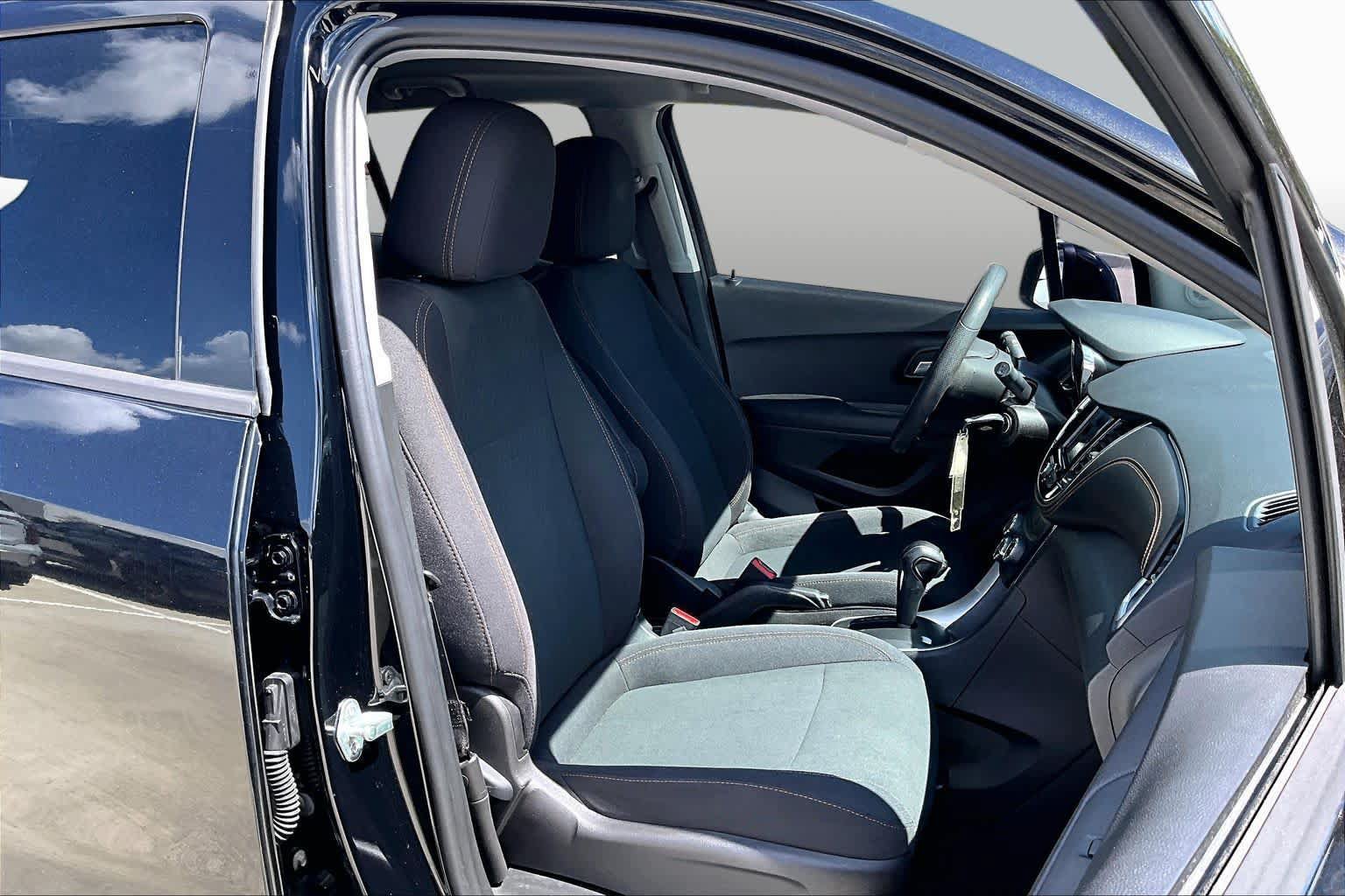 Used 2020 Chevrolet Trax LS w/ Tint and Cruise Package AWD/4WD image 9