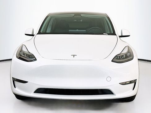 Used 2023 Tesla Model Y Long Range image 2