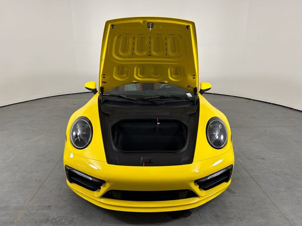 Certified 2024 Porsche 911 Targa 4 AWD/4WD image 27