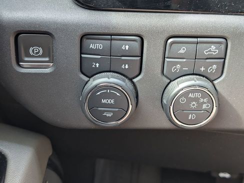 Used 2024 Chevrolet Silverado 1500 ZR2 w/ Technology Package AWD/4WD image 18