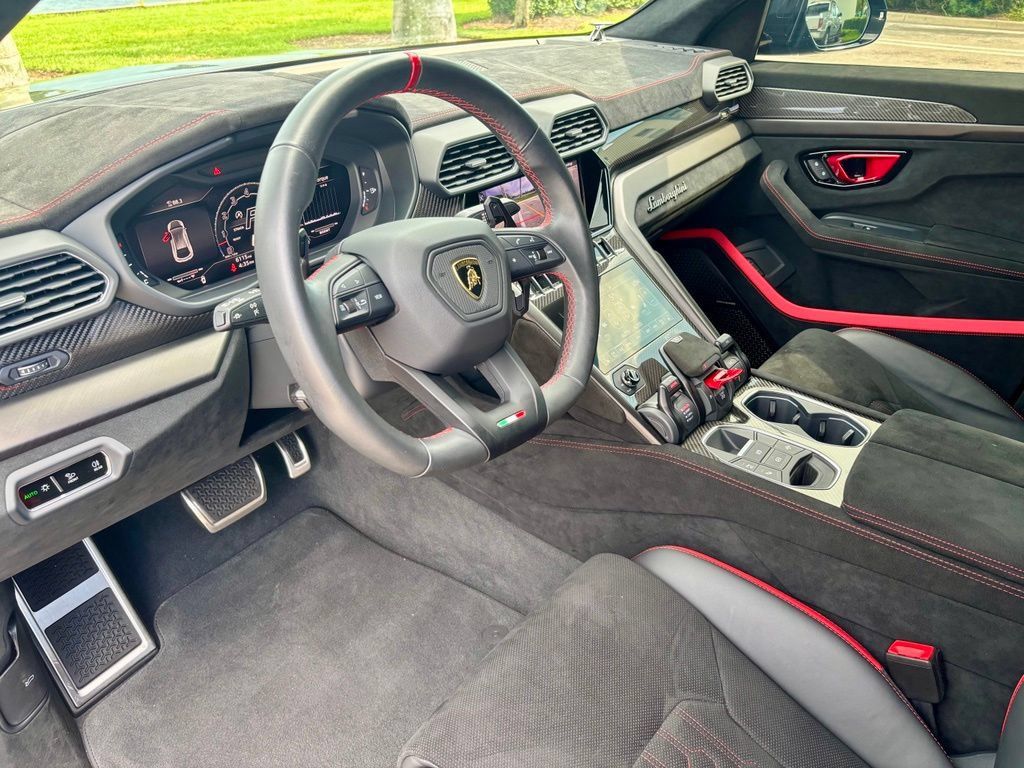 Used 2024 Lamborghini Urus Performante AWD/4WD image 16