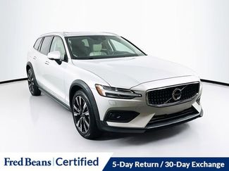Used 2022 Volvo V60 T5 Cross Country w/ Advanced Package video 1