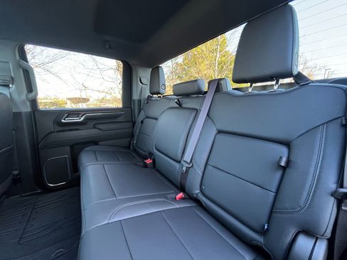 Used 2024 GMC Sierra 3500 SLT image 27