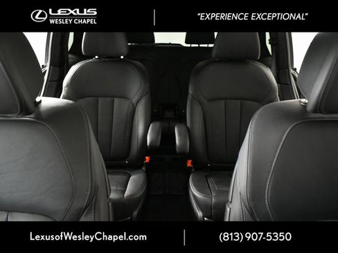 Used 2022 BMW X7 M50i w/ Luxury Seating Package image 29