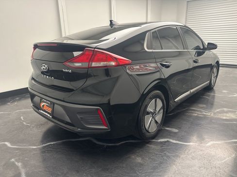 Used 2022 Hyundai Ioniq SE image 3