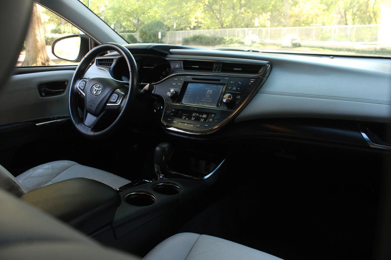 Used 2016 Toyota Avalon XLE FWD image 22