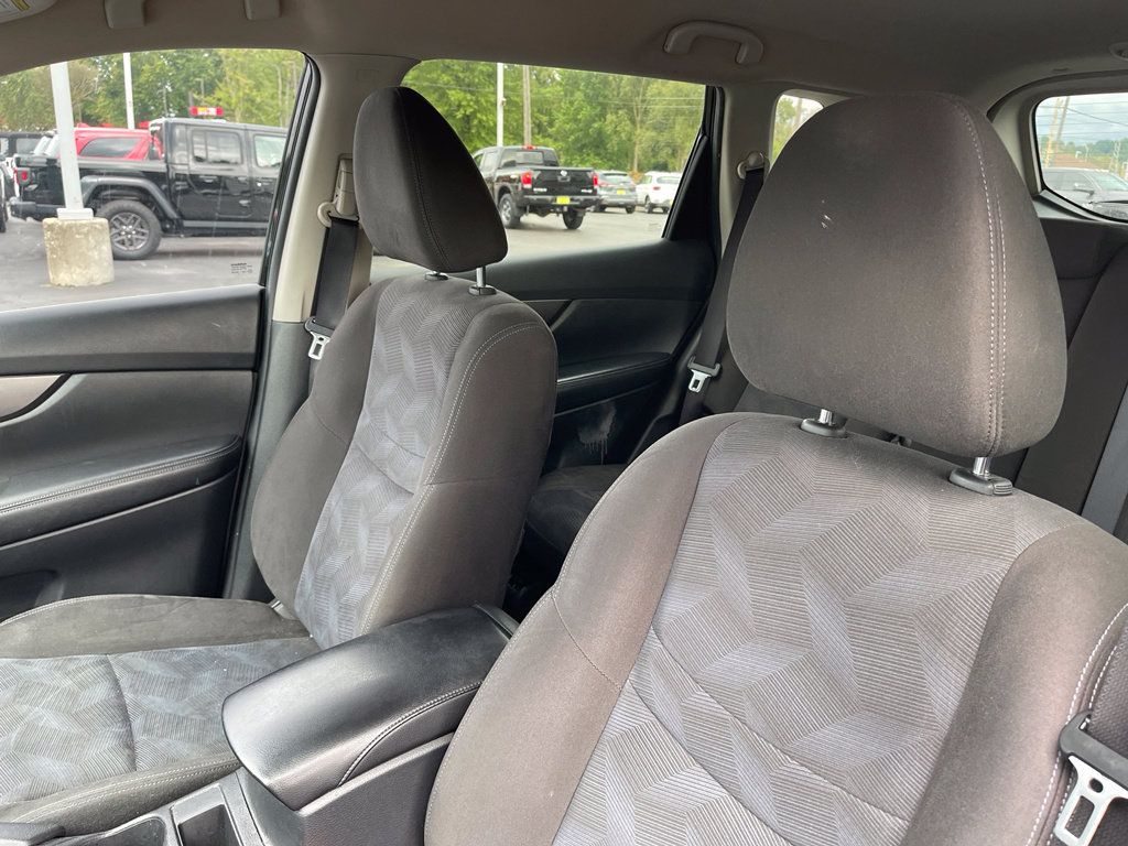 Used 2015 Nissan Rogue SV AWD/4WD image 9