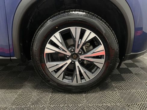 Used 2023 Nissan Rogue SV image 16