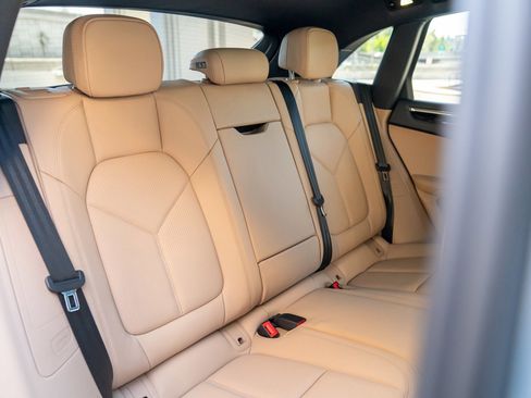 Certified 2025 Porsche Macan image 21