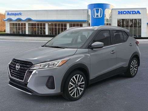 Used 2024 Nissan Kicks SV image 1