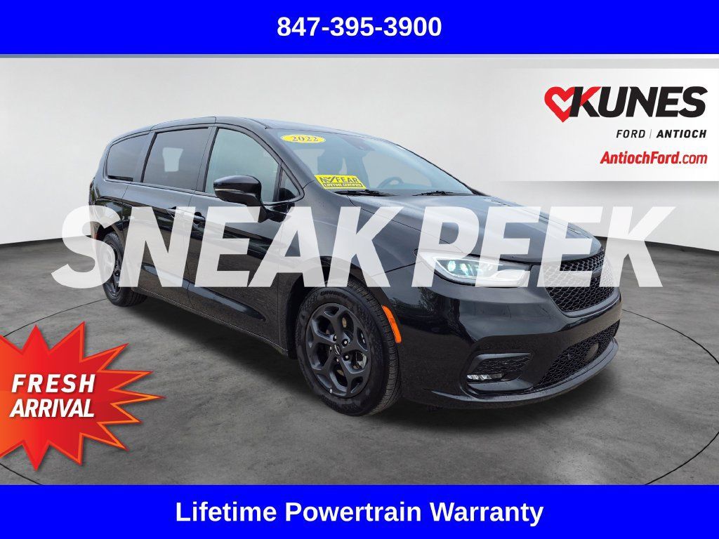 Used 2022 Chrysler Pacifica Touring-L w/ Uconnect Theater Family Group FWD image 1