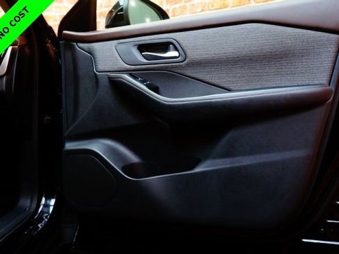 Used 2022 Nissan Rogue SV image 61