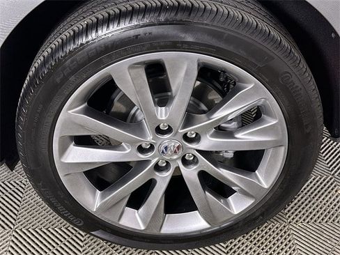 Used 2023 Buick Envision Avenir image 34