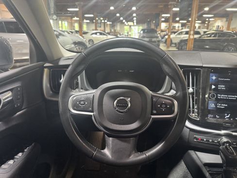 Used 2020 Volvo XC60 T6 Momentum image 10