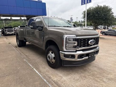 Used 2026 Ford F350 Lariat w/ FX4 Off-Road Package AWD/4WD image 2