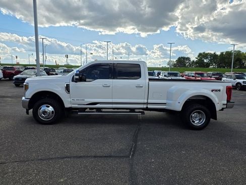 Used 2019 Ford F350 Lariat w/ Chrome Package image 4
