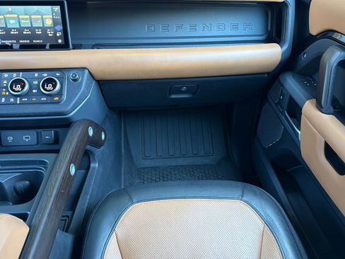 Used 2020 Land Rover Defender 110 X AWD/4WD image 34