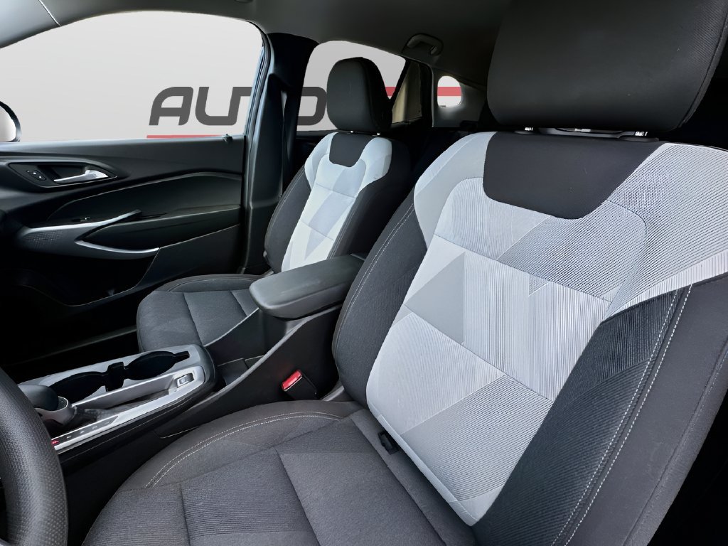 Used 2025 Chevrolet Trax LS FWD image 18