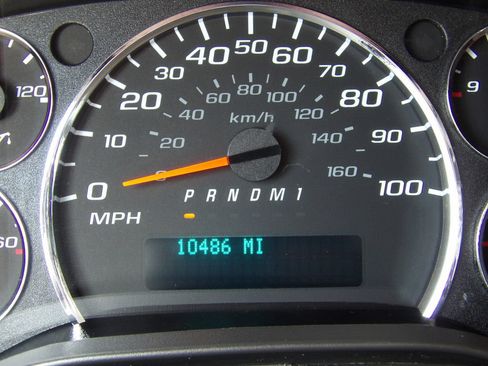 Used 2025 Chevrolet Express 2500 w/ Driver Convenience Package RWD image 21