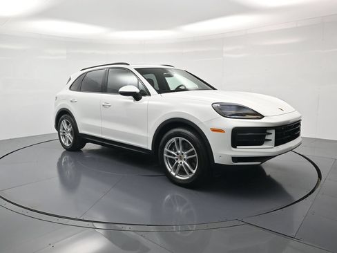 Used 2026 Porsche Cayenne AWD/4WD image 37