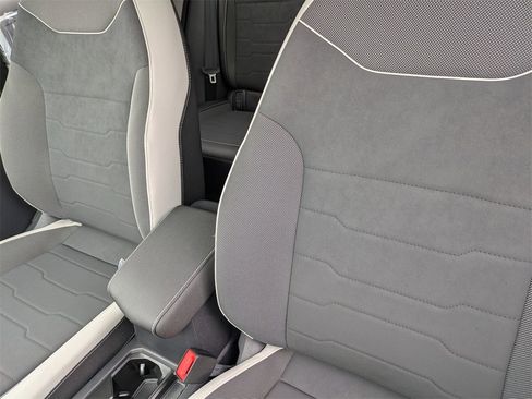 New 2026 Volkswagen Taos SE image 16