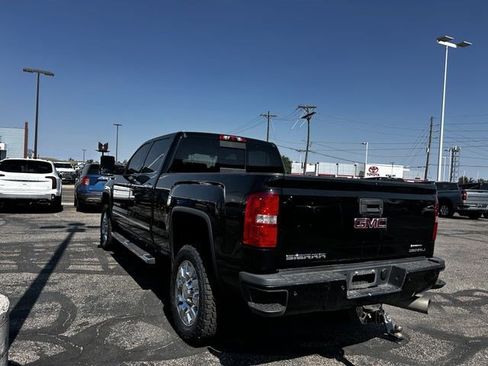 Used 2018 GMC Sierra 2500 Denali w/ Duramax Plus Package AWD/4WD image 3