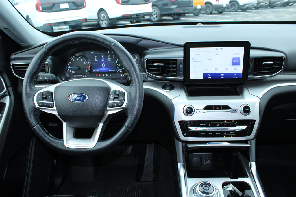 Used 2022 Ford Explorer XLT w/ Equipment Group 202A AWD/4WD image 25