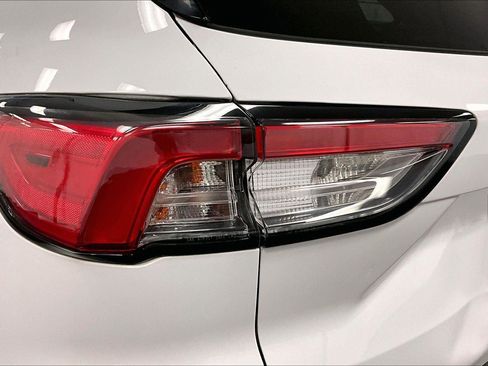 Used 2020 Ford Escape SE image 28