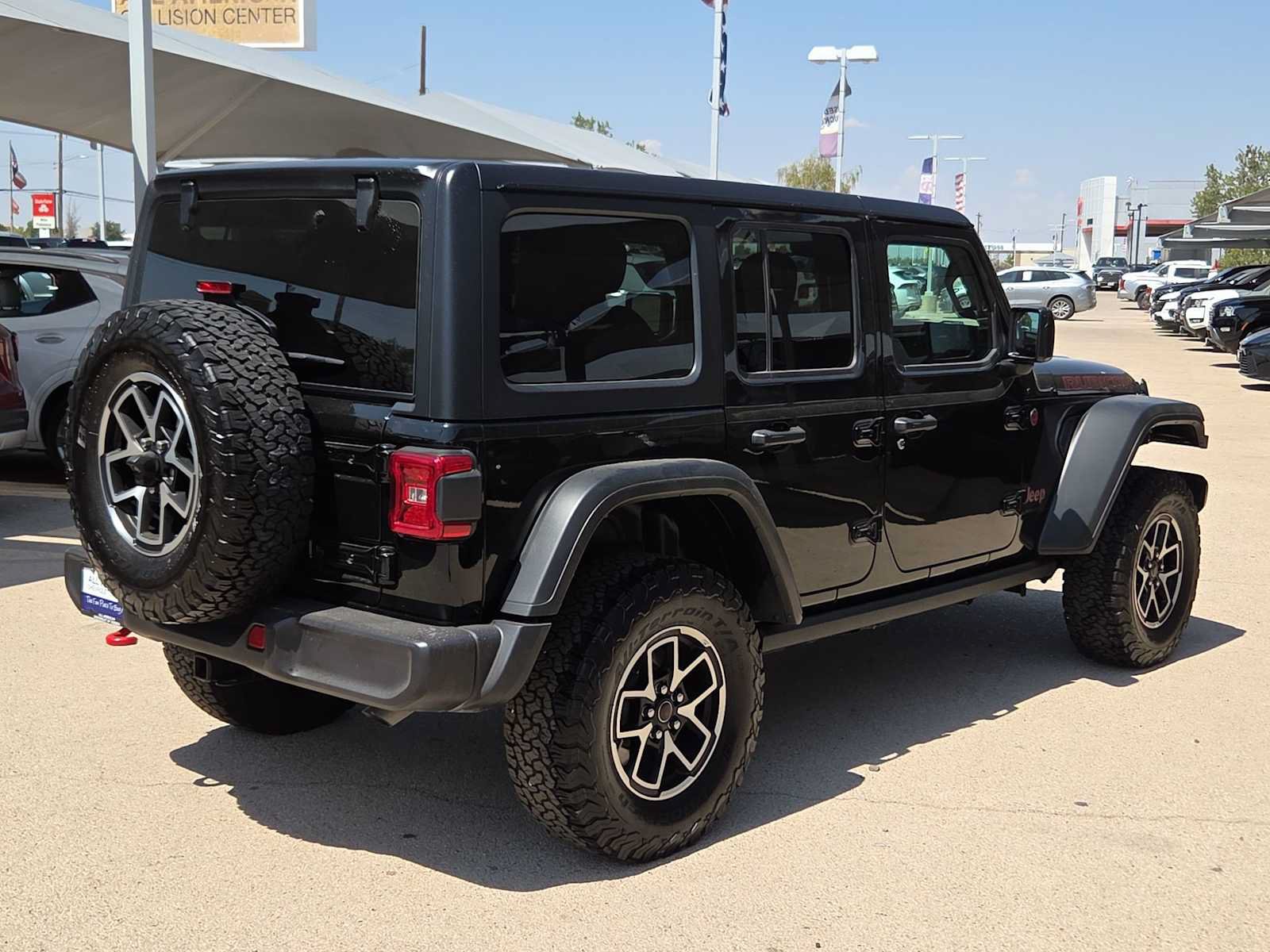 Used 2026 Jeep Wrangler Unlimited Rubicon AWD/4WD image 8