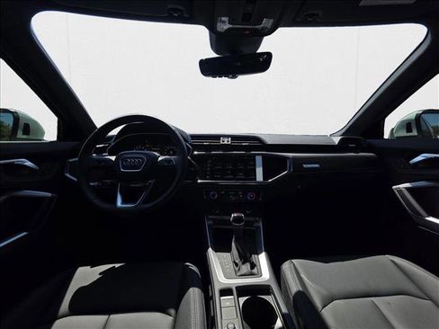 New 2025 Audi Q3 2.0T Premium image 19