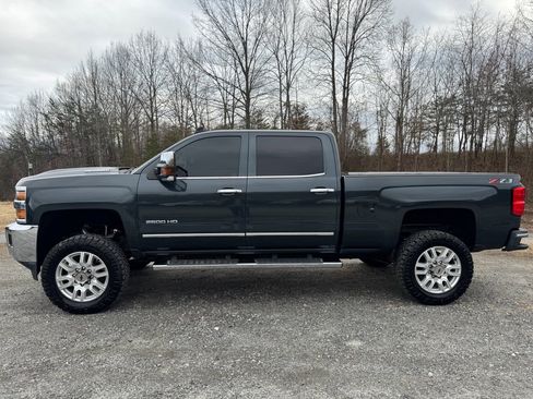 Used 2019 Chevrolet Silverado 2500 LTZ w/ Duramax Plus Package image 4