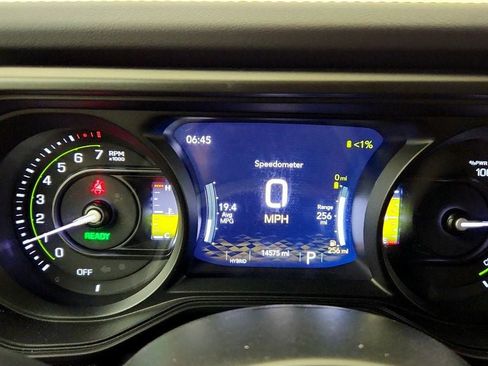 Used 2025 Jeep Wrangler Unlimited Sahara w/ Safety Group AWD/4WD image 14