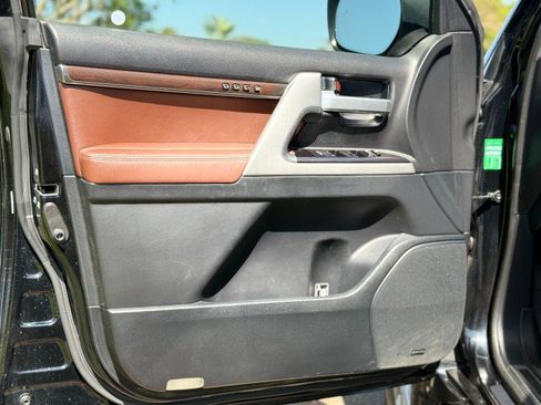 Used 2018 Toyota Land Cruiser w/ Carpet Mat Package AWD/4WD image 15